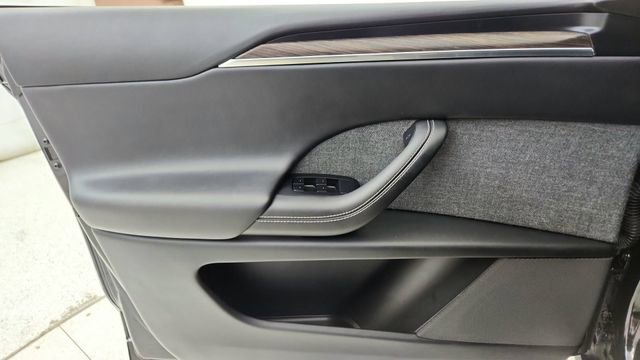 Used 2022 Tesla Model X image 37