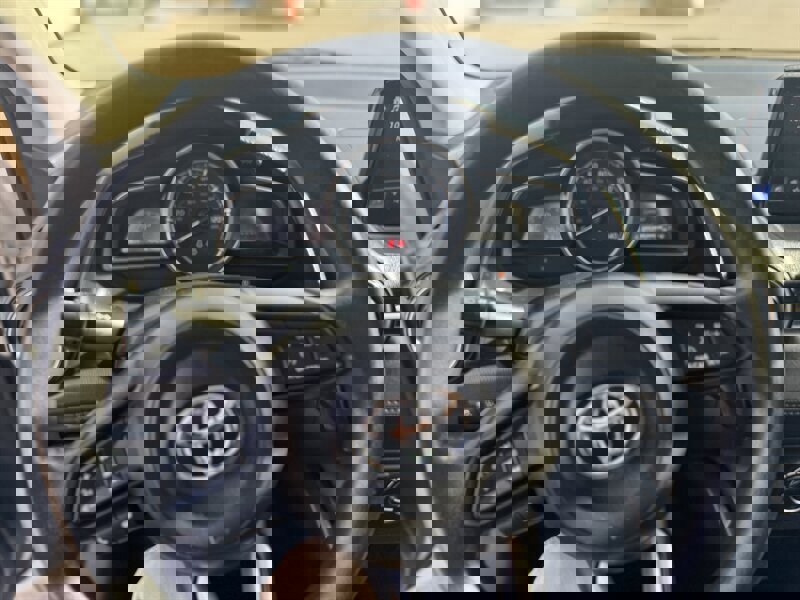 Used 2020 Toyota Yaris LE image 6