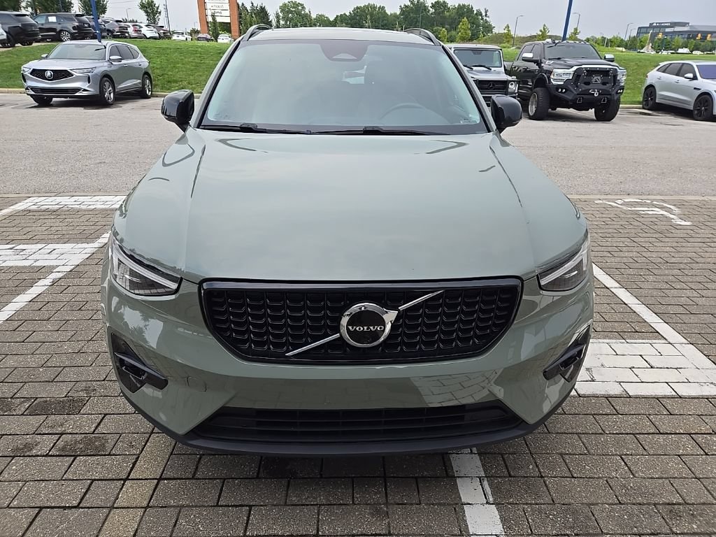 Used 2023 Volvo XC40 B5 Ultimate w/ Climate Package AWD/4WD image 2