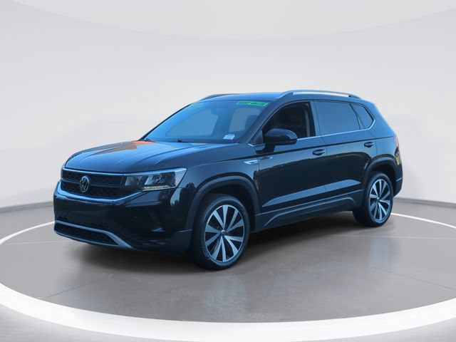 Used 2022 Volkswagen Taos SE FWD image 1