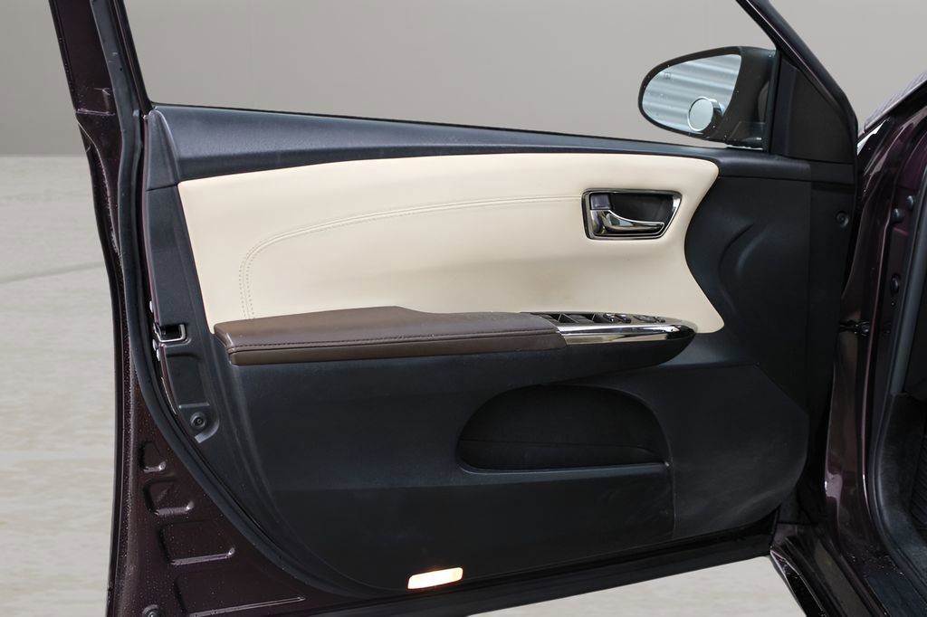 Used 2016 Toyota Avalon XLE Plus FWD image 9