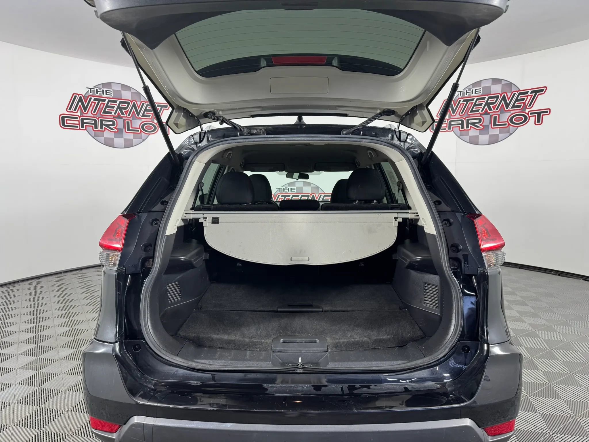 Used 2018 Nissan Rogue SV image 28