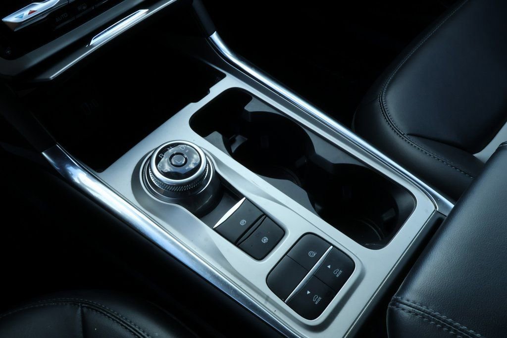 Used 2022 Ford Explorer XLT w/ Equipment Group 202A image 16