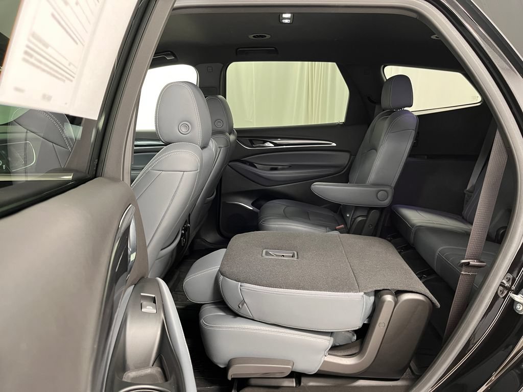 Used 2023 Buick Enclave Essence AWD/4WD image 41
