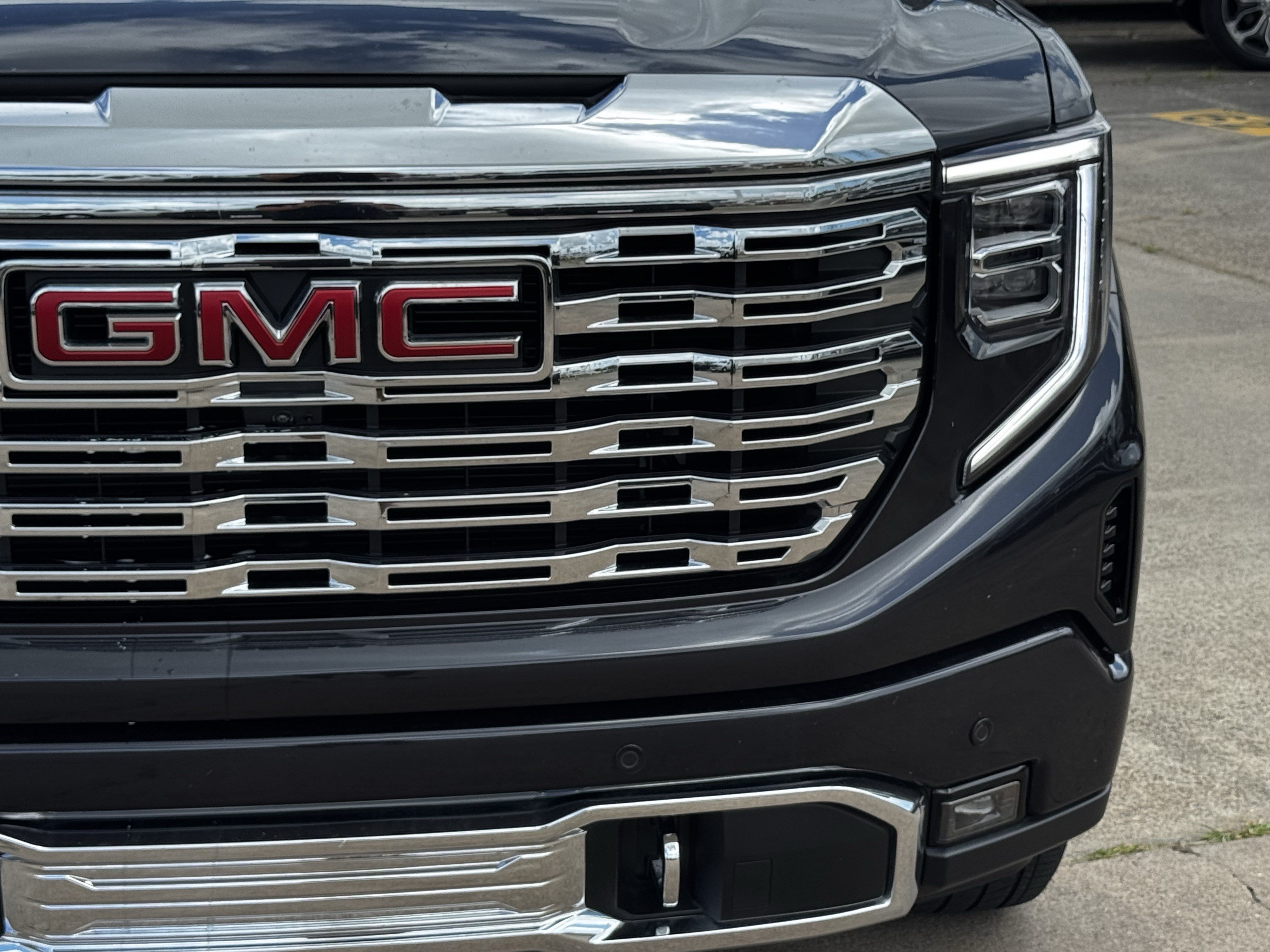 Used 2025 GMC Sierra 1500 Denali w/ Denali Reserve Package AWD/4WD image 5