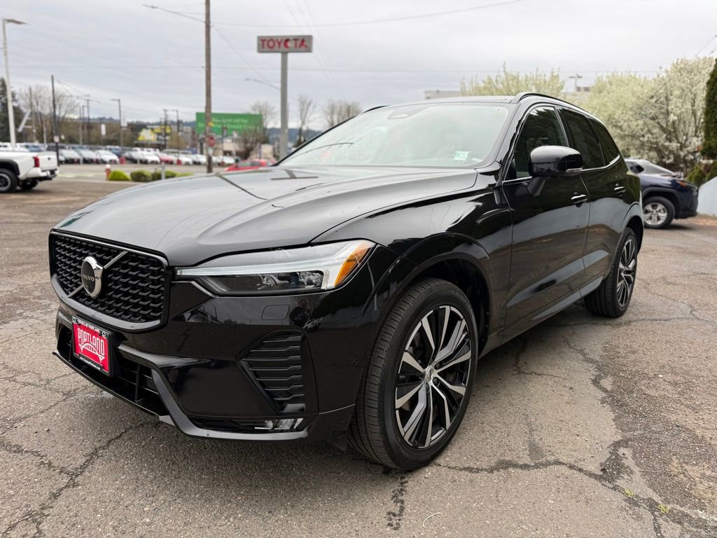 Used 2025 Volvo XC60 B5 Plus w/ Protection Package Premier image 4