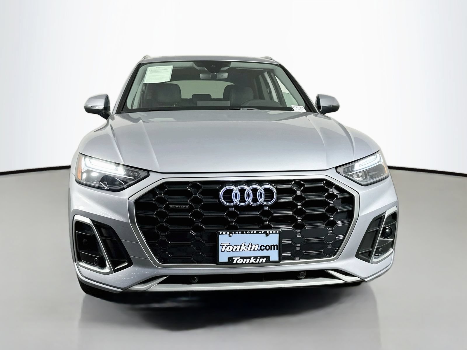 Used 2023 Audi Q5 2.0T Premium w/ Convenience Package AWD/4WD image 2