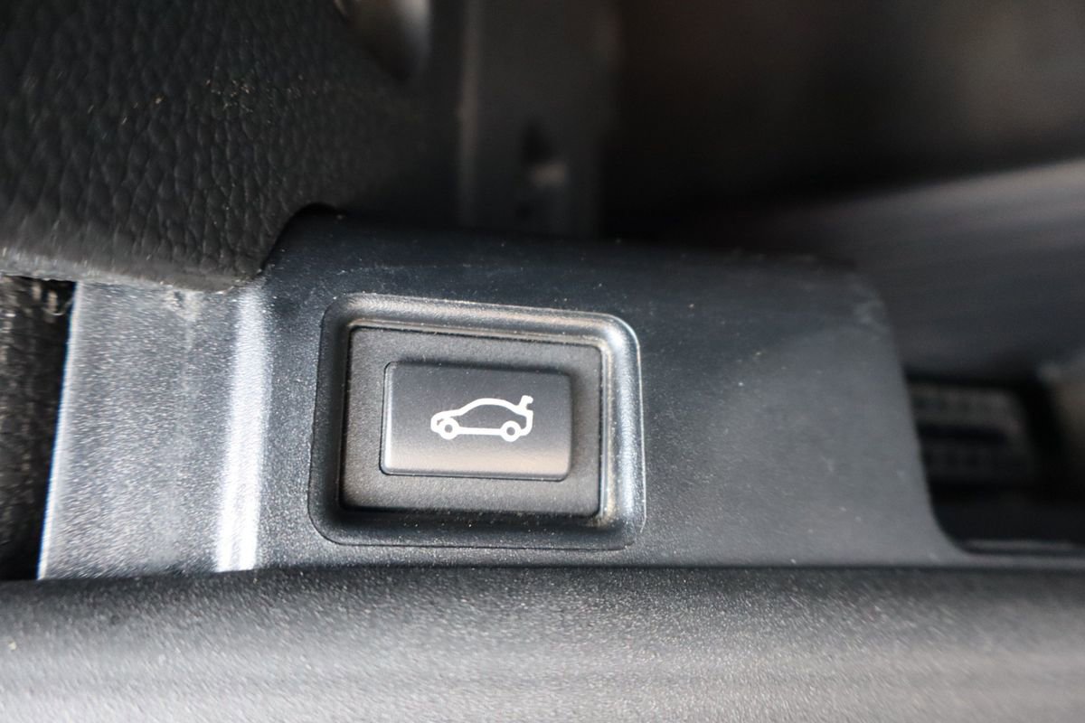 Used 2010 BMW 135i Convertible image 15