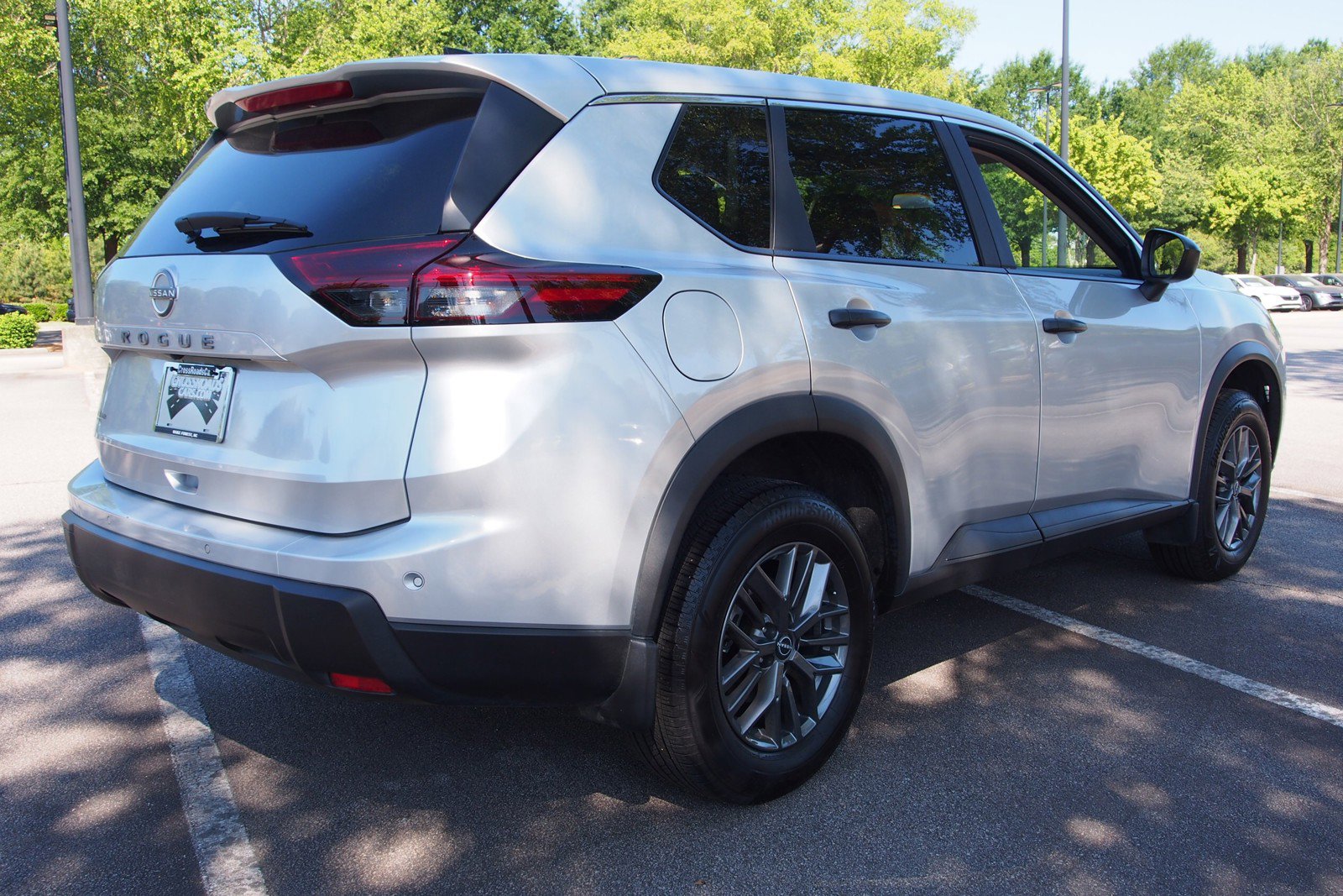 Used 2025 Nissan Rogue S FWD image 7