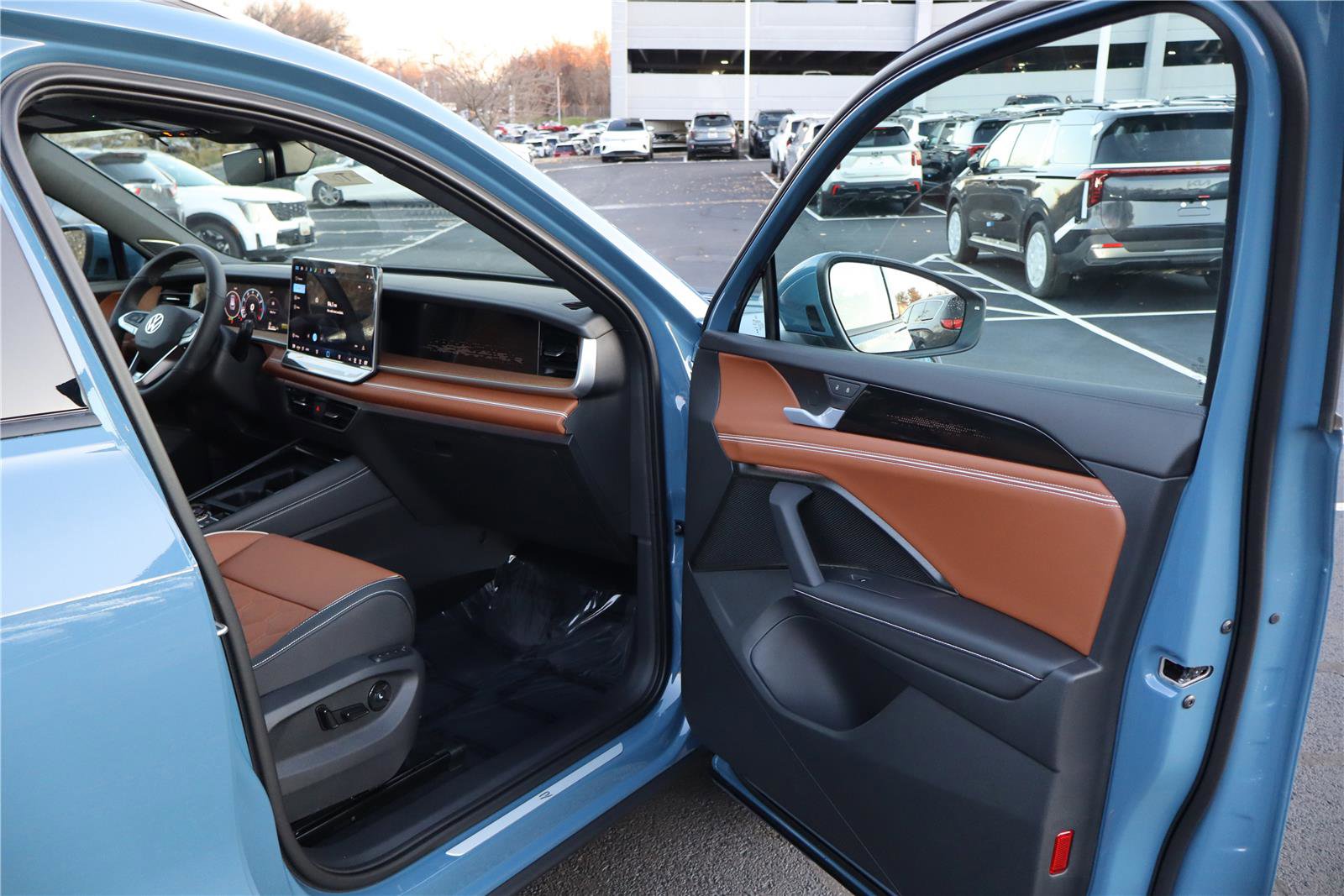 New 2026 Volkswagen Tiguan SEL R-Line image 26