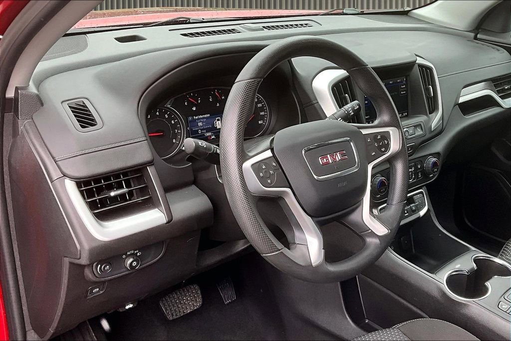 Used 2024 GMC Terrain SLE w/ Driver Convenience Package image 15