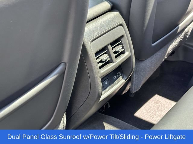 Used 2024 Cadillac XT4 Premium Luxury w/ Active Safety Package AWD/4WD image 18