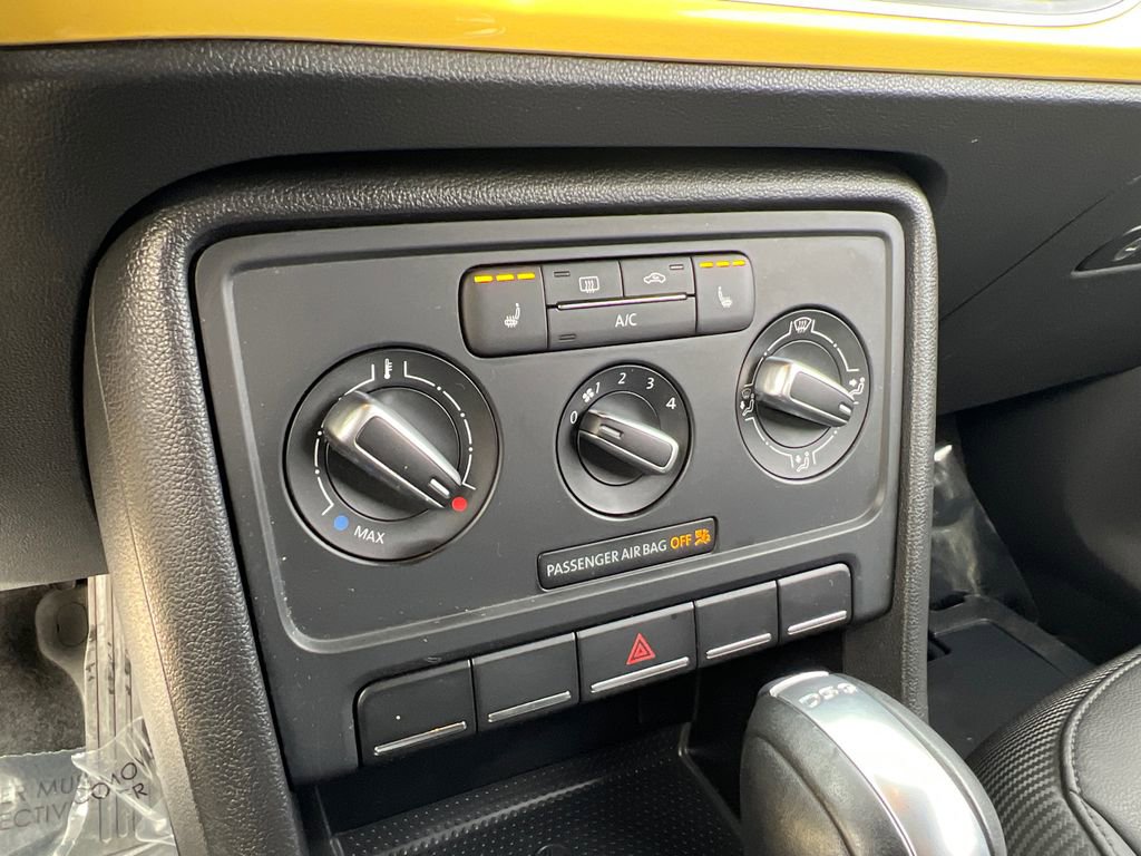 Used 2014 Volkswagen Beetle TDI image 25