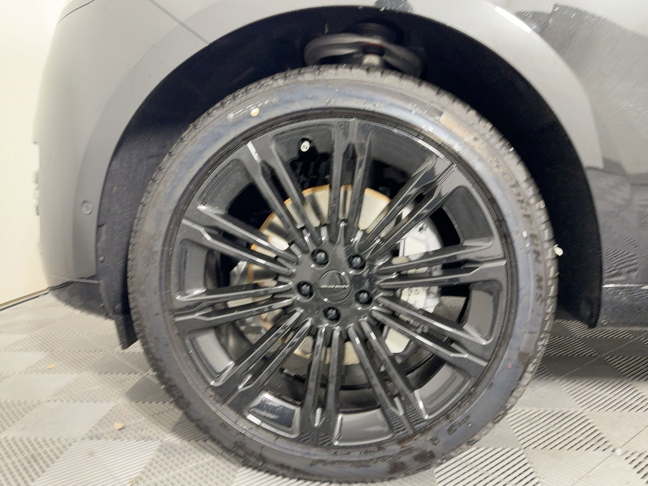 New 2026 Land Rover Range Rover Long Wheelbase SE AWD/4WD image 11