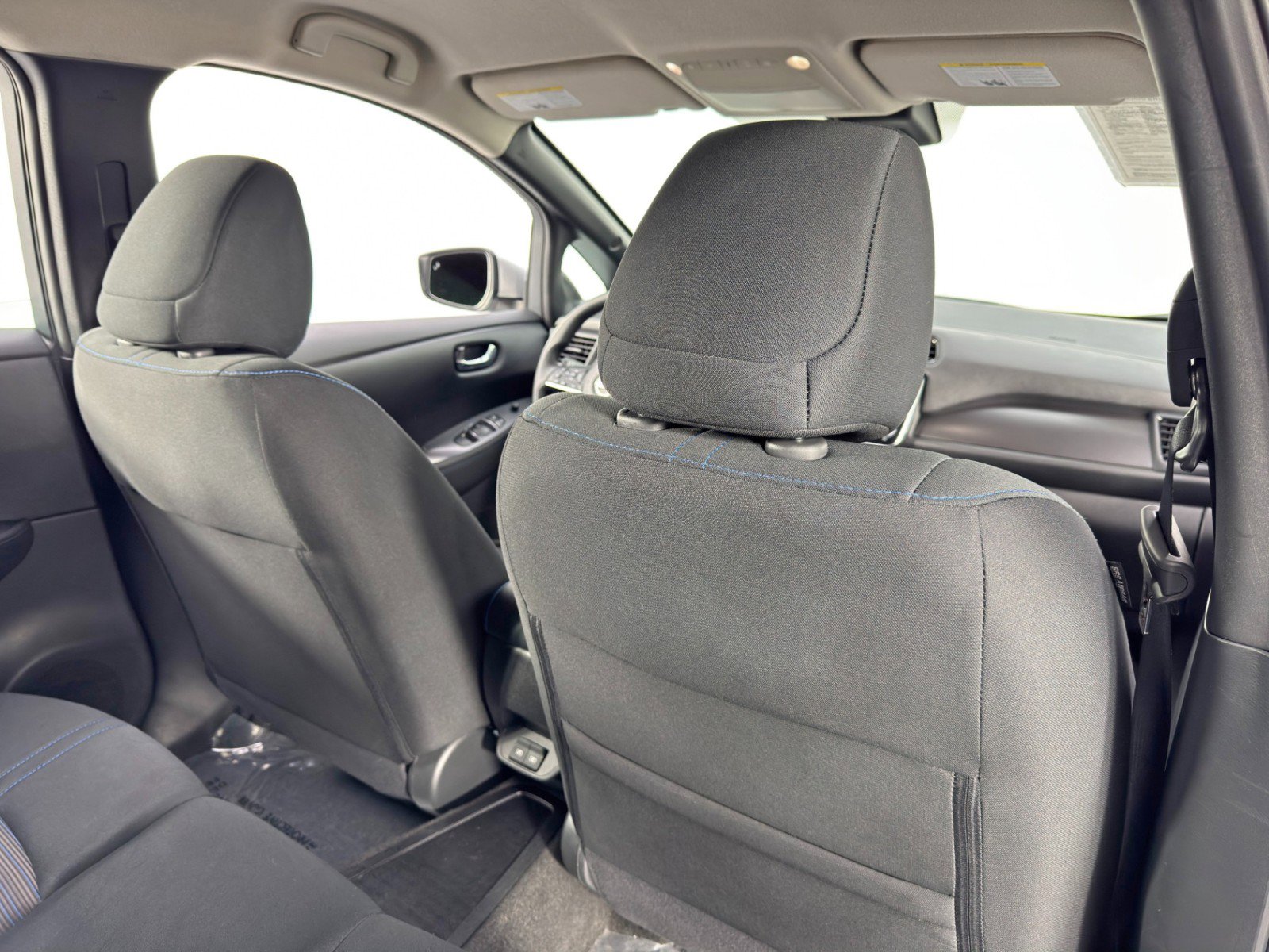 Used 2025 Nissan Leaf S image 29