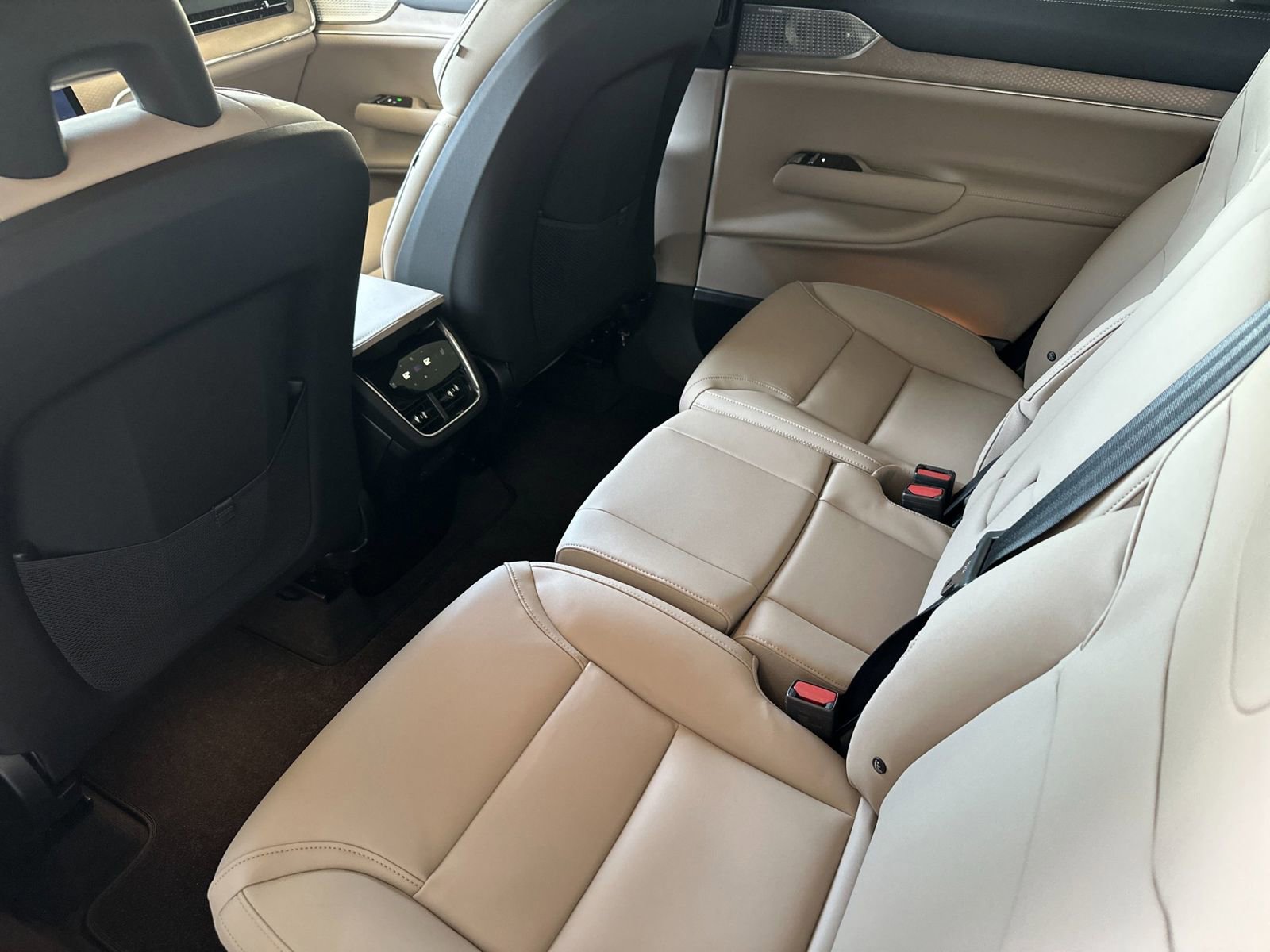 Used 2025 Volvo EX90 Ultra AWD/4WD image 6