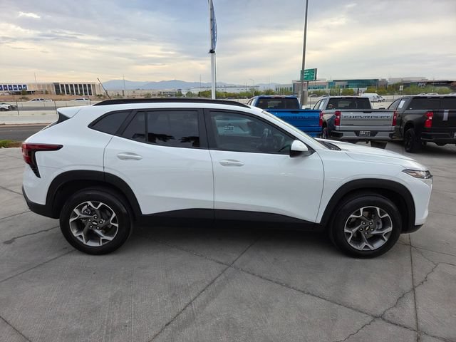 Certified 2025 Chevrolet Trax LT w/ Driver Confidence Package FWD image 7