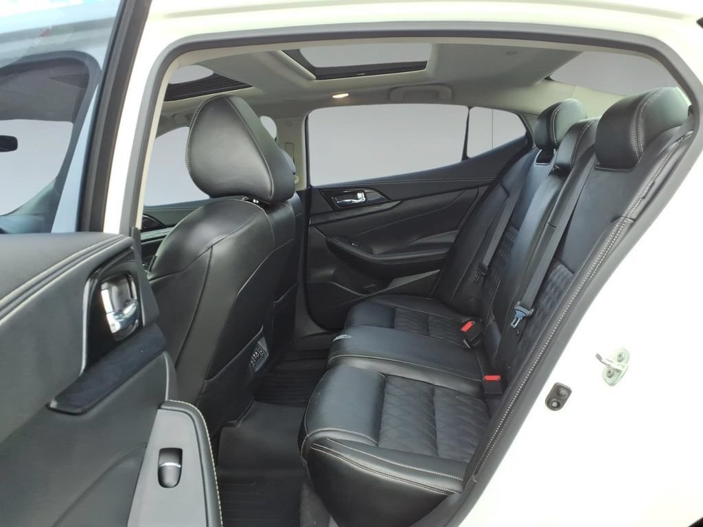 Used 2023 Nissan Maxima Platinum w/ Sport Mat Group FWD image 11
