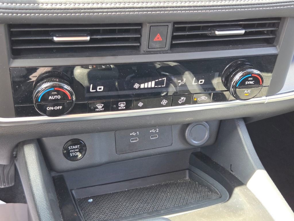 Used 2025 Nissan Rogue SV image 19