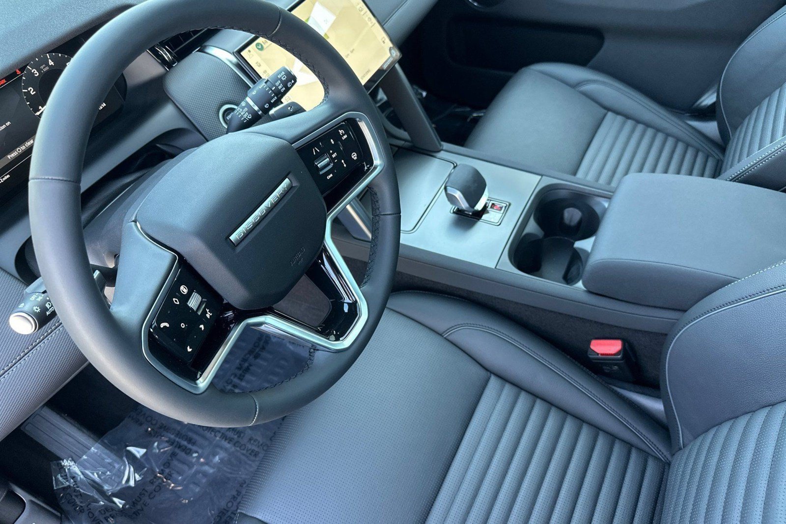 New 2025 Land Rover Discovery Sport Dynamic SE AWD/4WD image 13