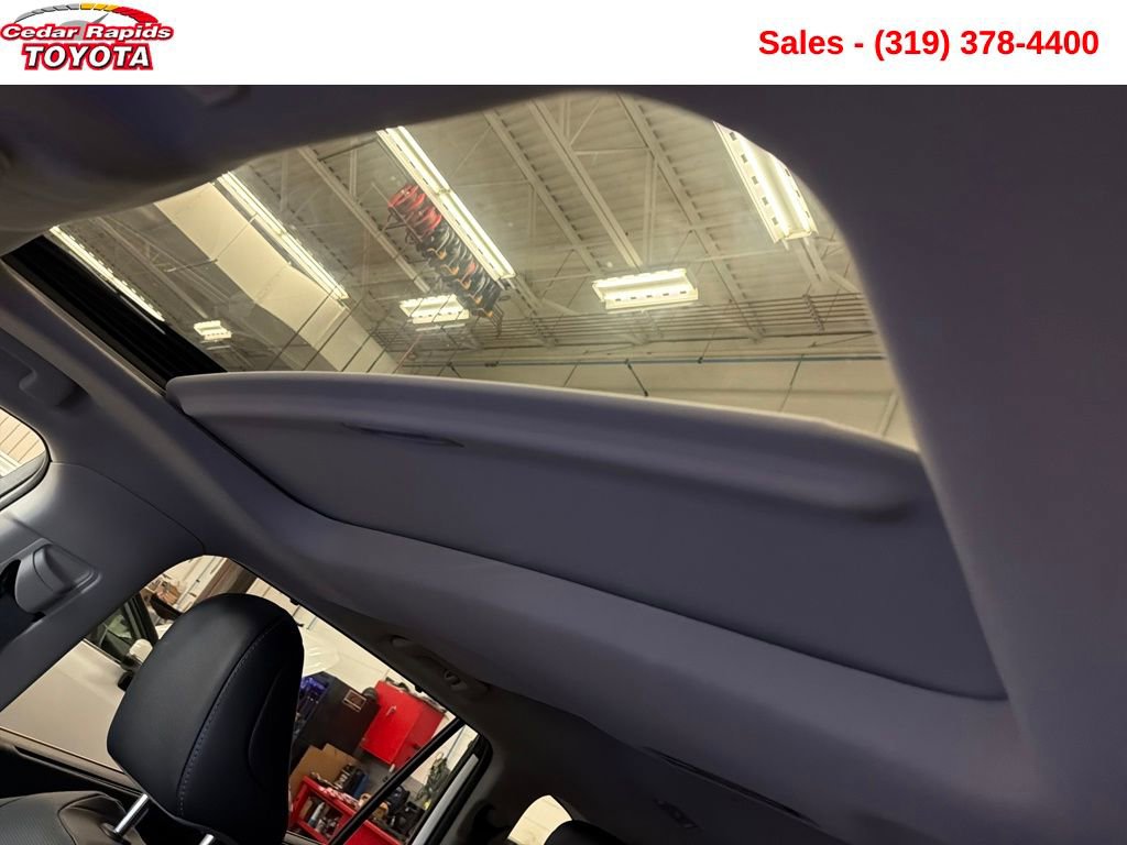 Used 2023 Toyota Highlander Limited image 22