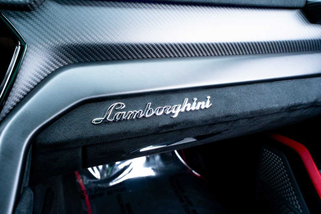 Used 2024 Lamborghini Urus Performante AWD/4WD image 55