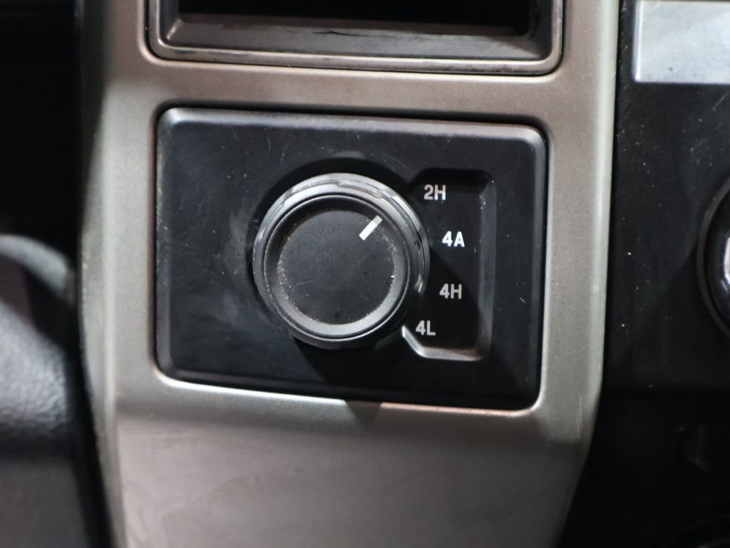 Used 2017 Ford F150 Lariat image 31