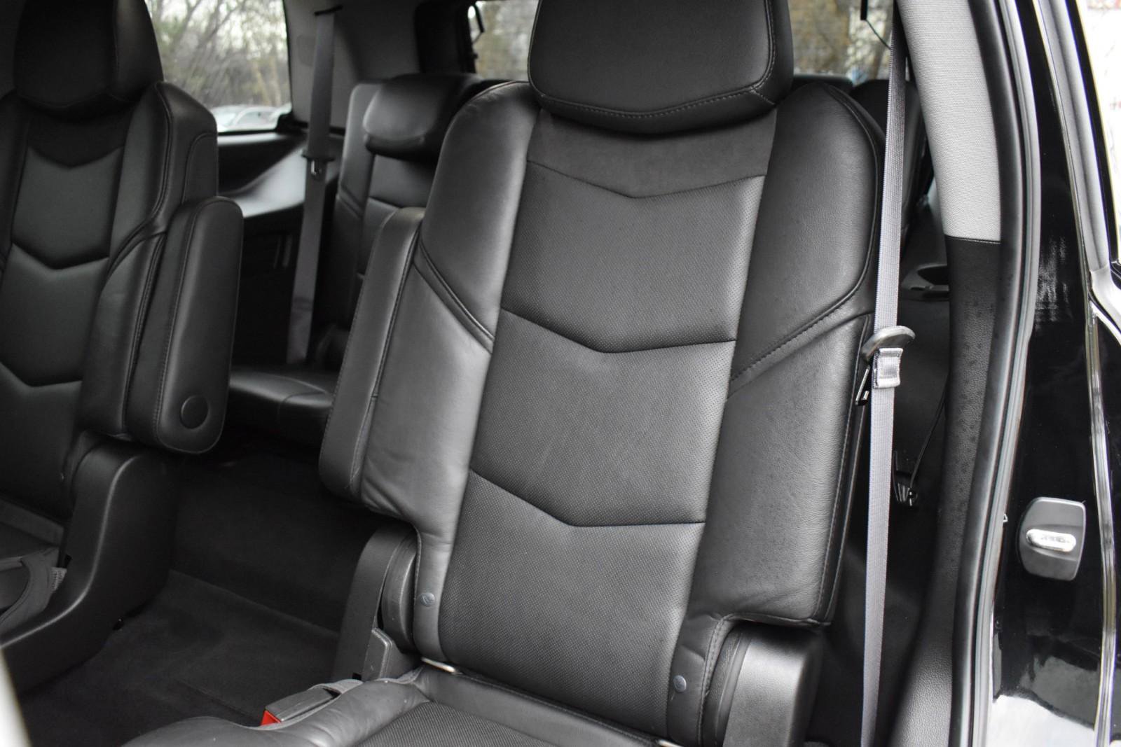 Used 2017 Cadillac Escalade Luxury image 38