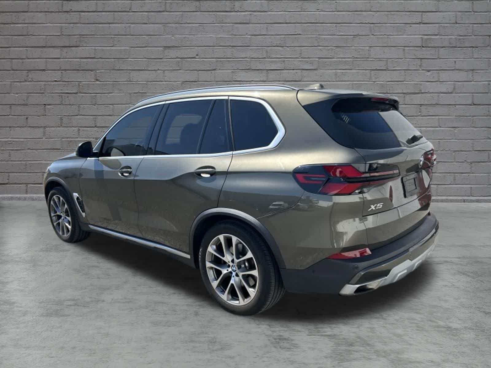Used 2025 BMW X5 xDrive40i AWD/4WD image 3