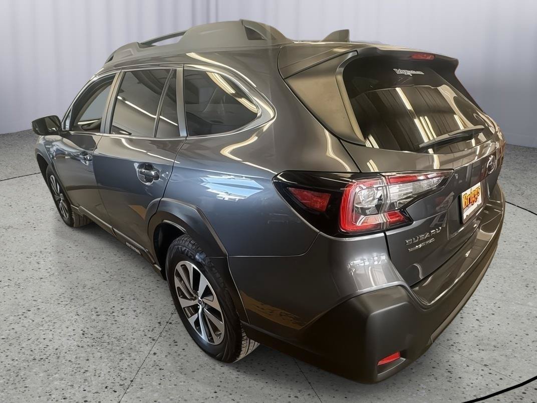 Used 2025 Subaru Outback Premium AWD/4WD image 2