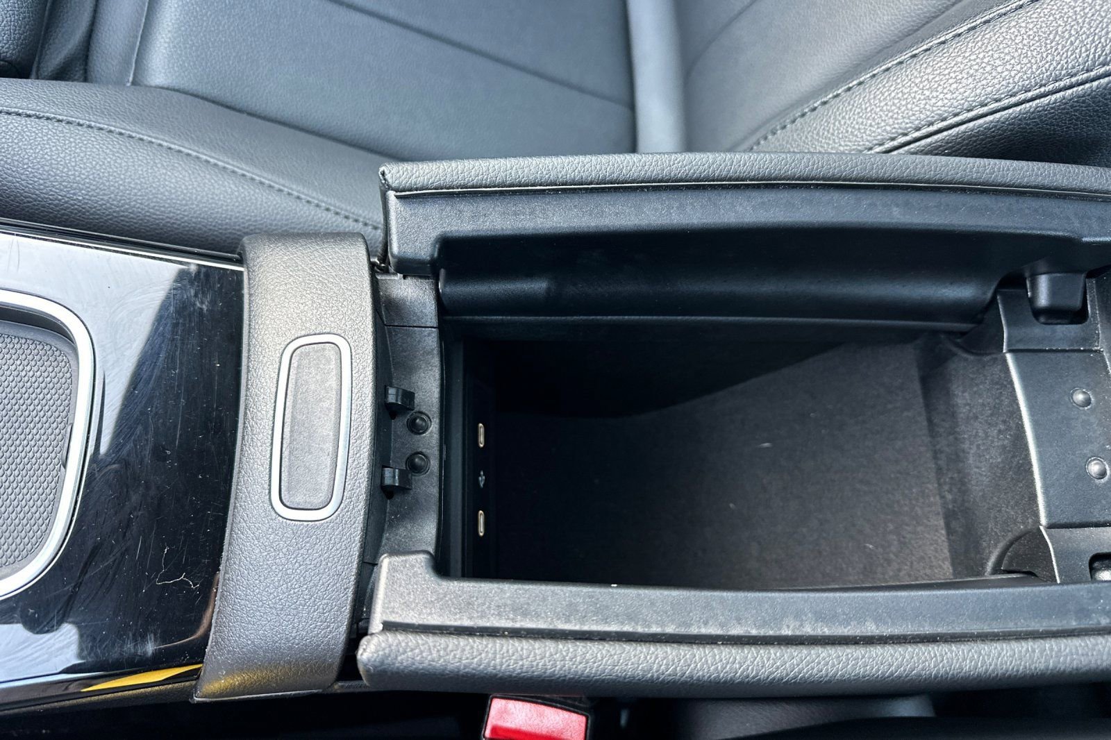 Used 2025 Mercedes-Benz CLA 250 image 32