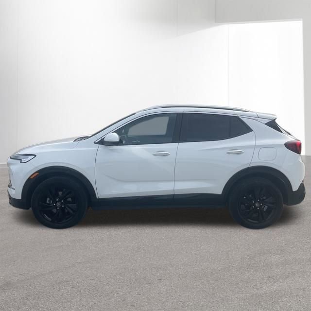 Used 2024 Buick Encore GX Sport Touring image 2