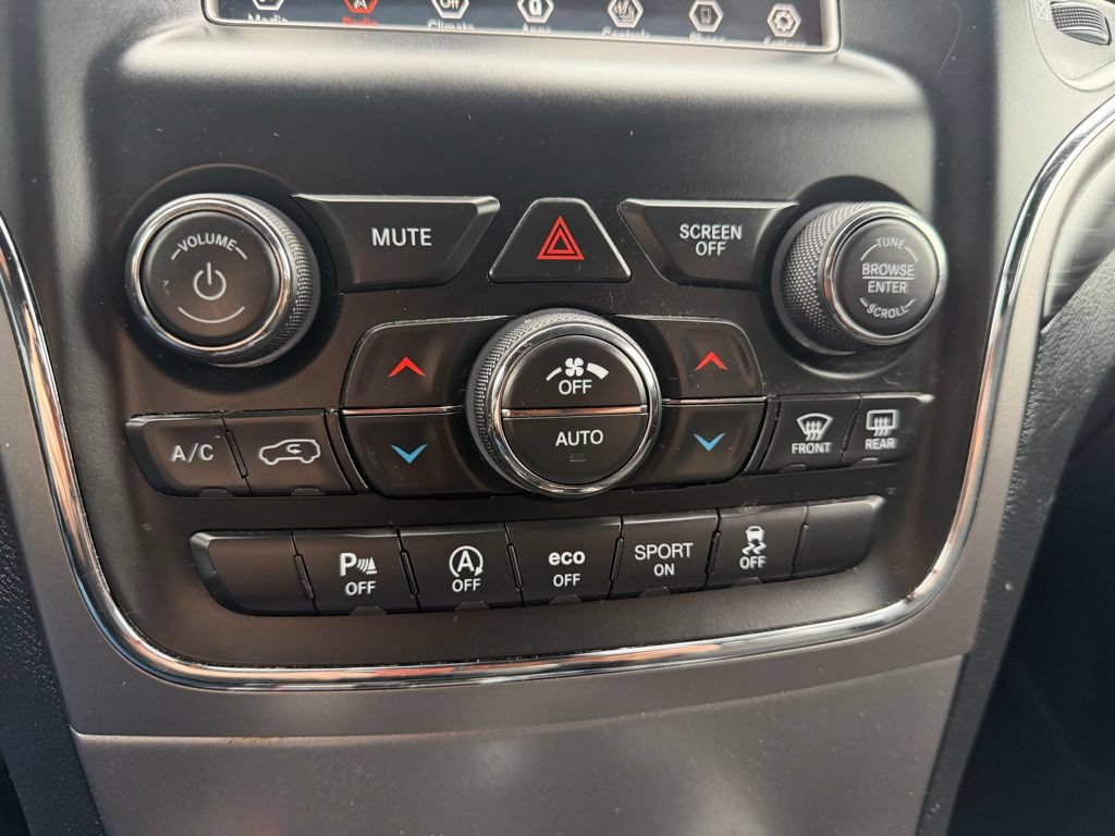 Used 2019 Jeep Grand Cherokee Laredo AWD/4WD image 27