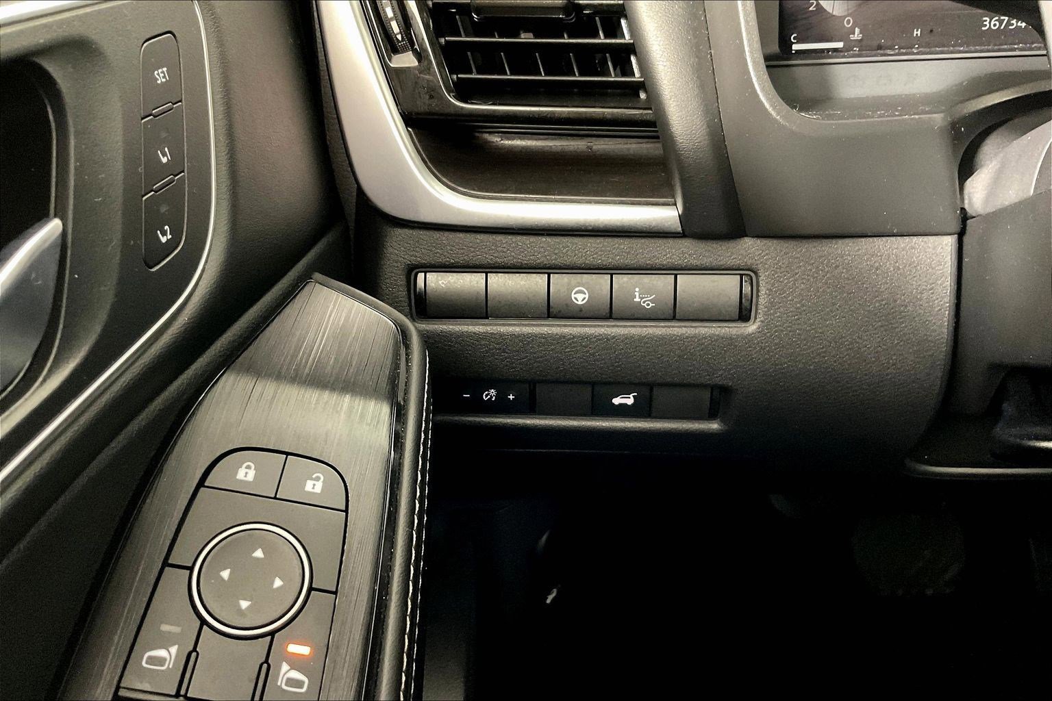 Used 2021 Nissan Rogue Platinum image 15