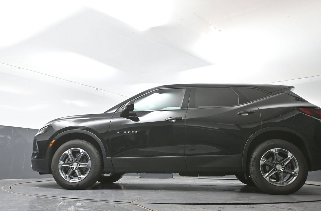 Used 2025 Chevrolet Blazer LT FWD image 54
