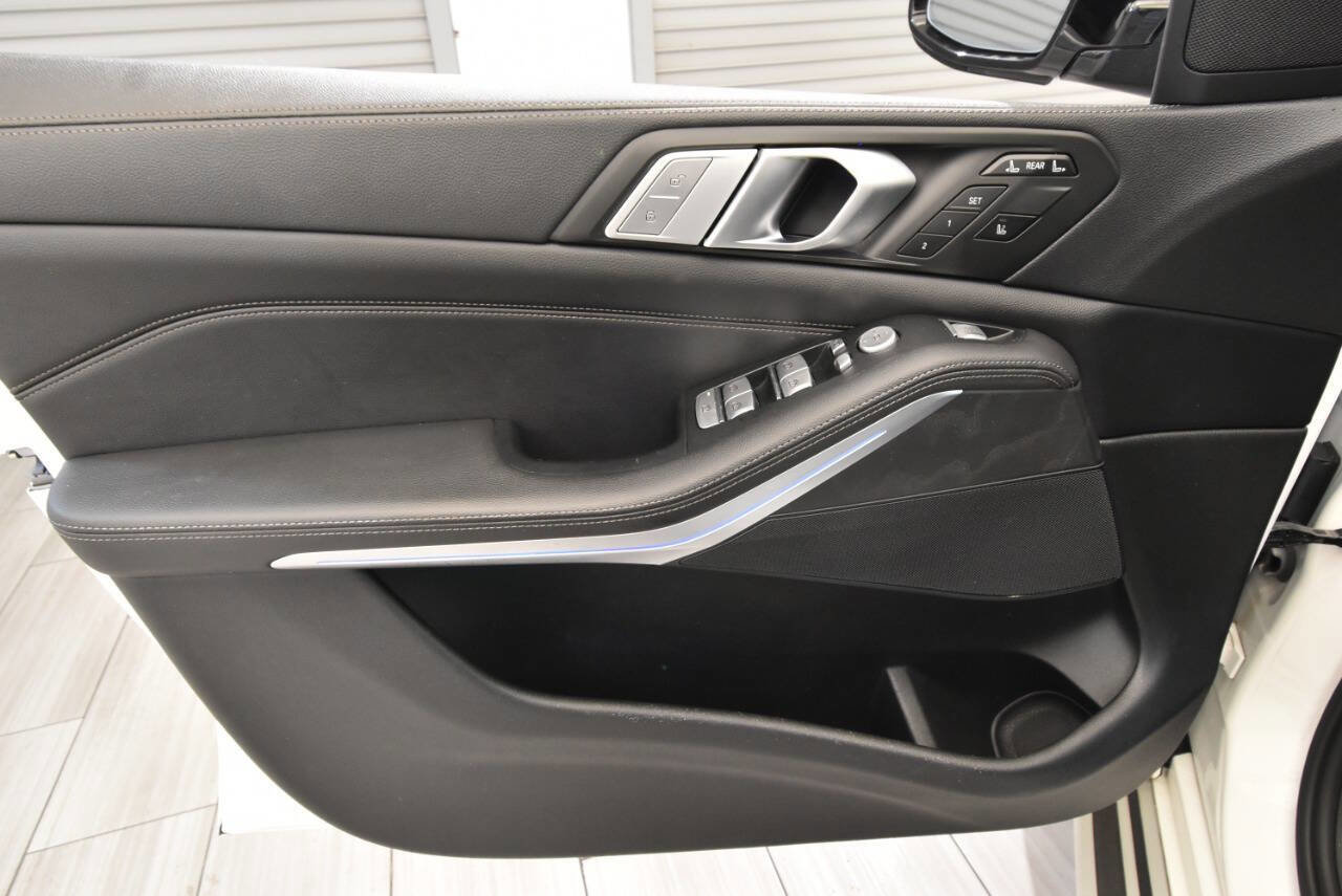 Used 2019 BMW X7 xDrive40i w/ Parking Assistance Package image 13