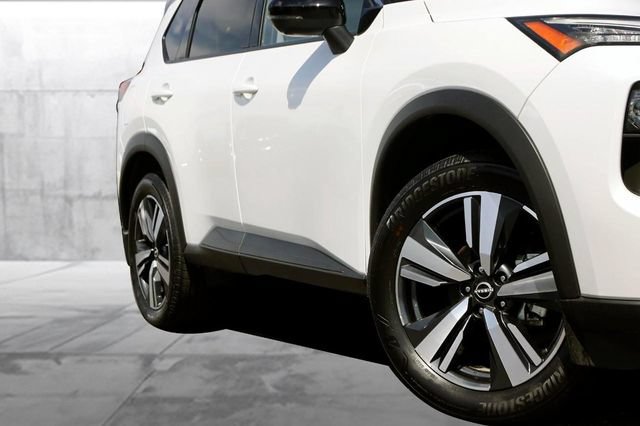 Certified 2025 Nissan Rogue SL w/ SL Premium Package FWD image 3