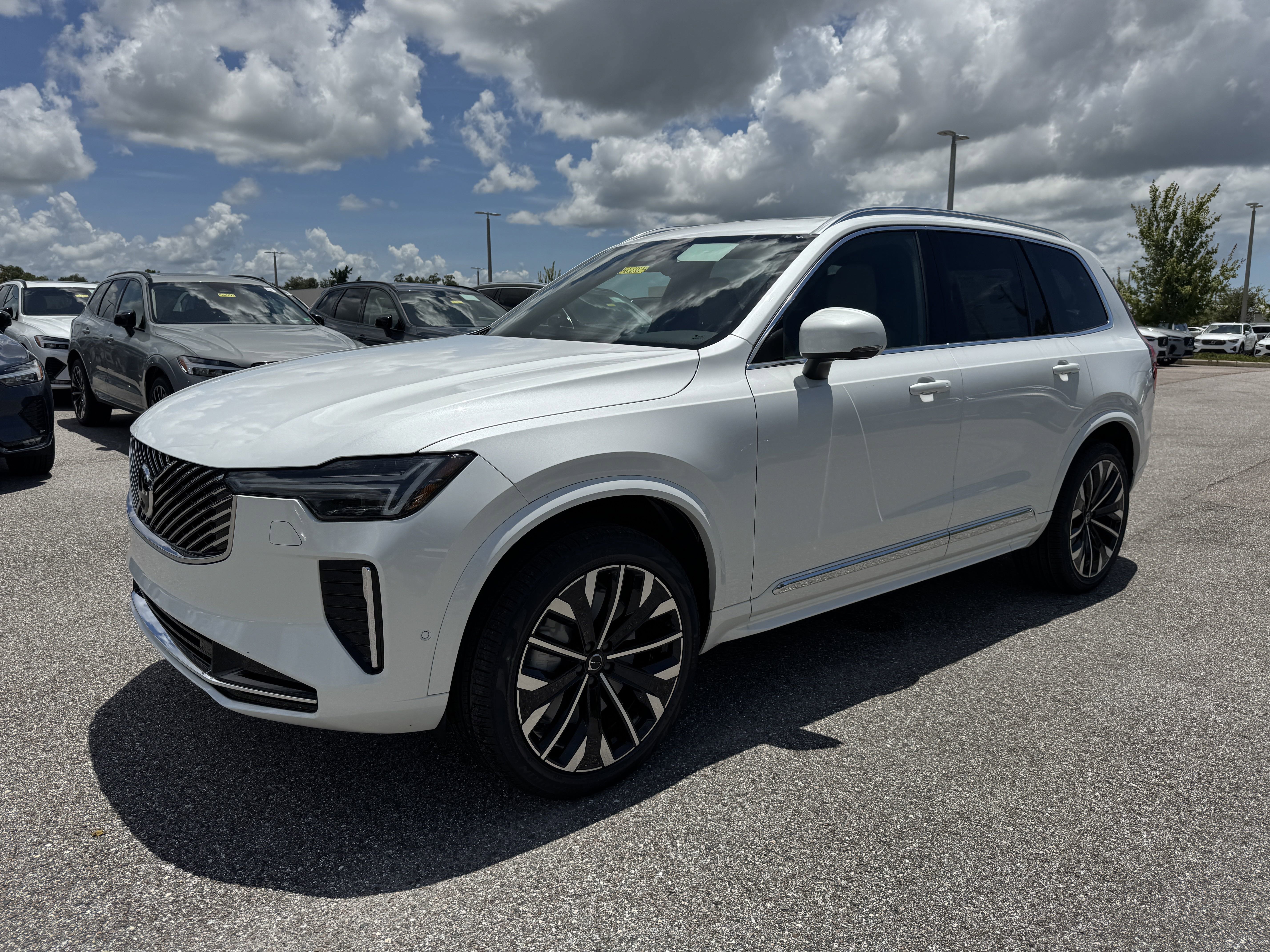 New 2026 Volvo XC90 B6 Plus w/ Protection Package Premier image 7