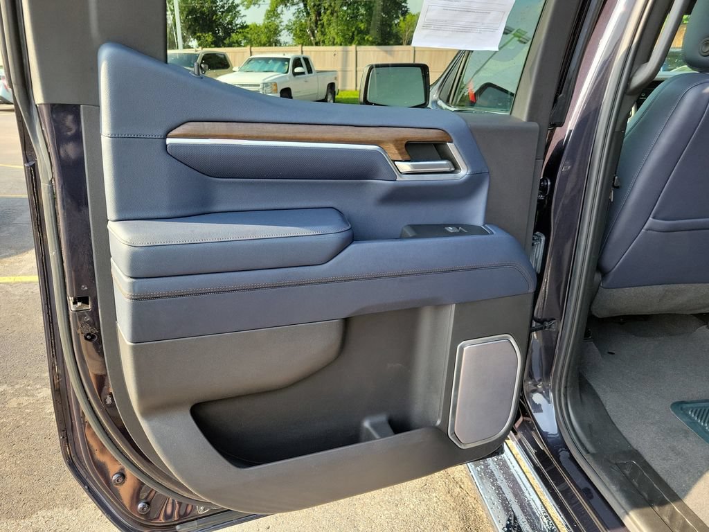 Used 2022 Chevrolet Silverado 1500 High Country w/ High Country Premium Package AWD/4WD image 18