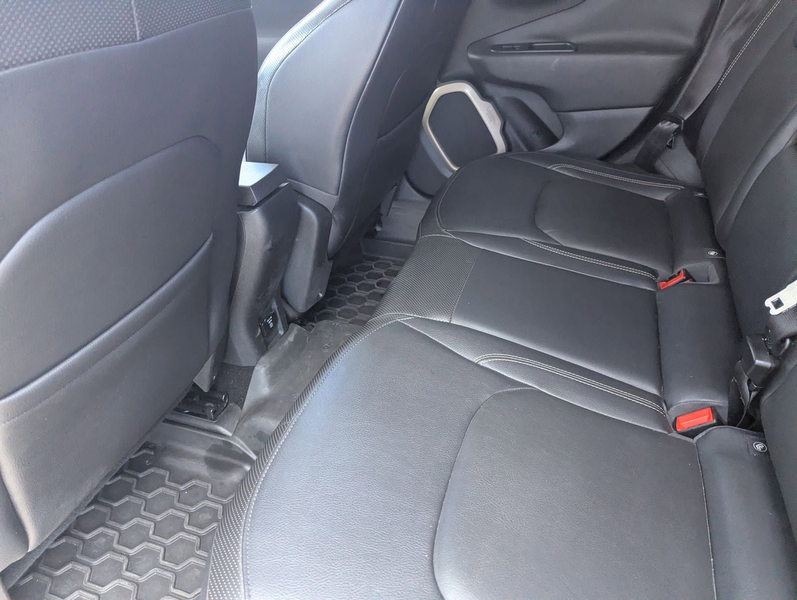Used 2015 Jeep Renegade Limited FWD image 15