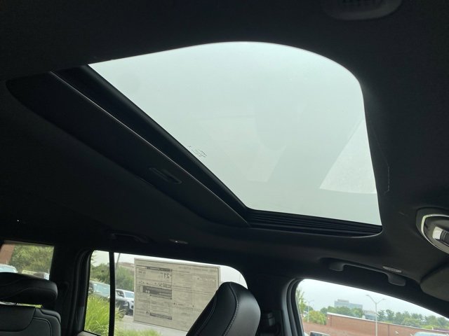 New 2025 Jeep Grand Cherokee L Altitude image 30