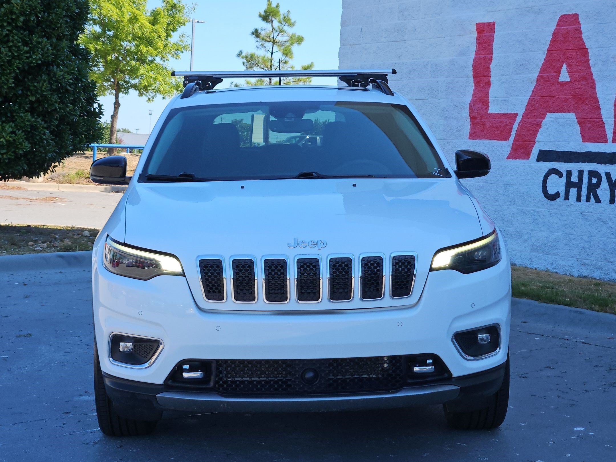 Used 2022 Jeep Cherokee Limited w/ Elite Package AWD/4WD image 2
