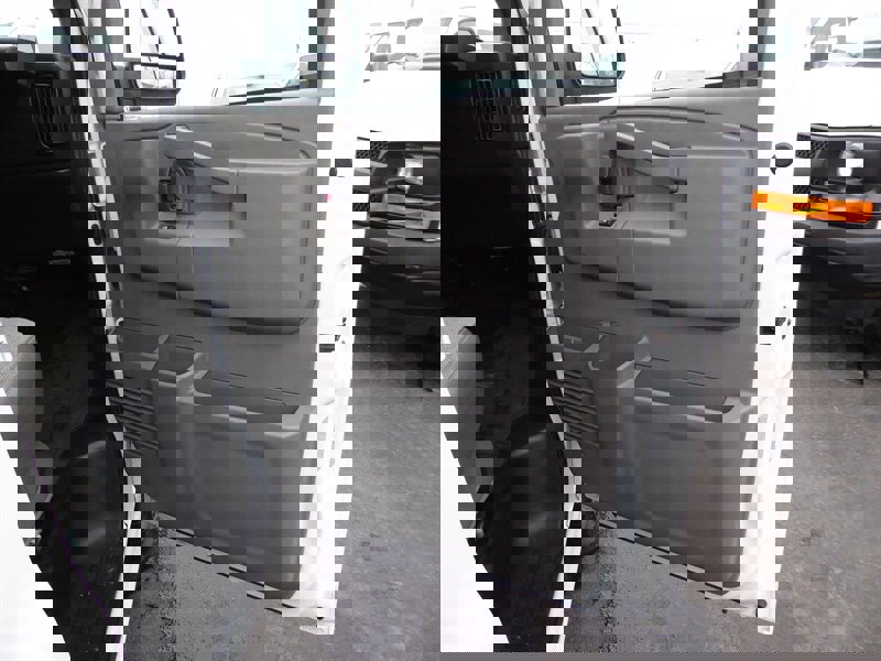 Used 2017 Chevrolet Express 2500 LT w/ LT Preferred Equipment Group image 21