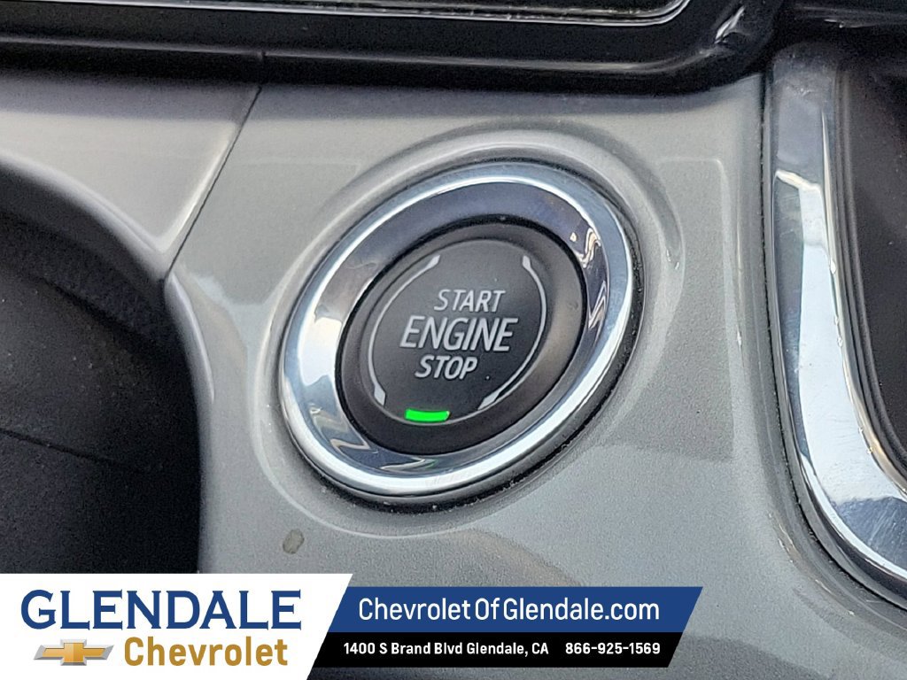 Used 2025 Chevrolet Trax LT FWD image 33