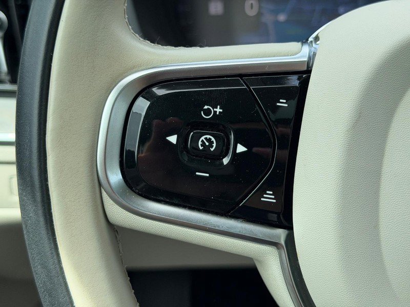 Certified 2023 Volvo XC60 B5 Ultimate AWD/4WD image 18