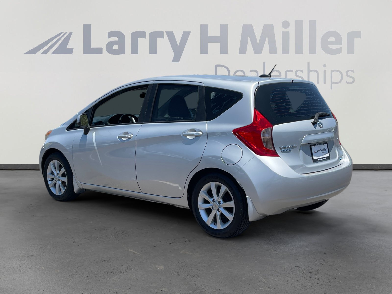 Used 2014 Nissan Versa Note SV w/ SL Package FWD image 3
