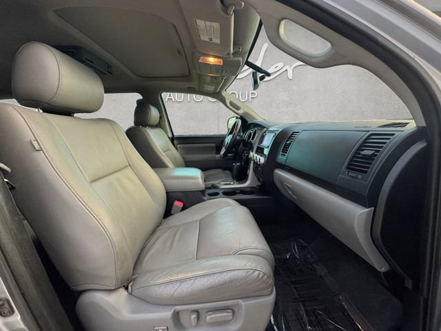 Used 2017 Toyota Sequoia SR5 w/ Premium Package RWD image 24