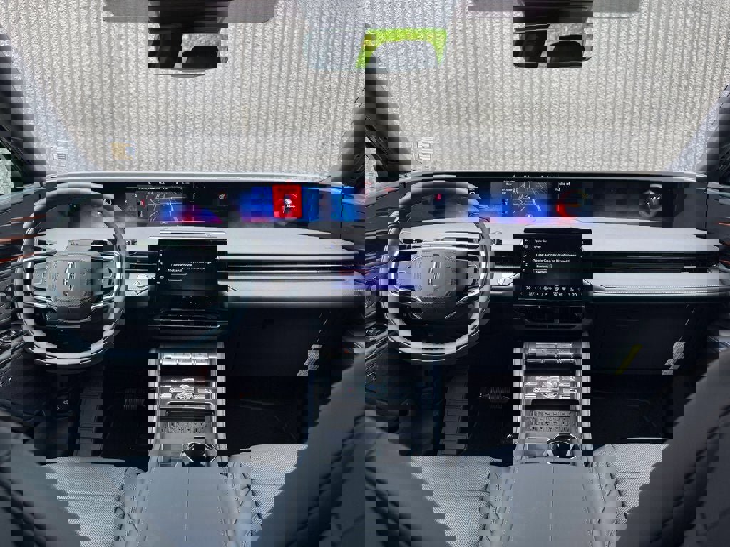 New 2025 Lincoln Nautilus Premier w/ Equipment Group 102A image 43