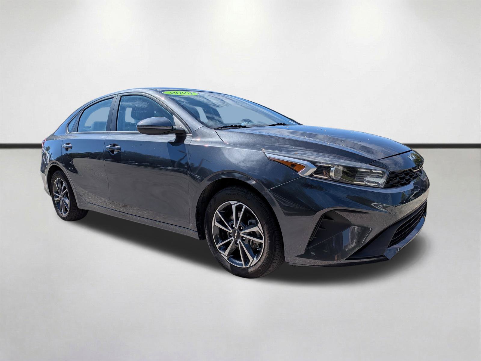 Used 2024 Kia Forte LXS FWD image 2