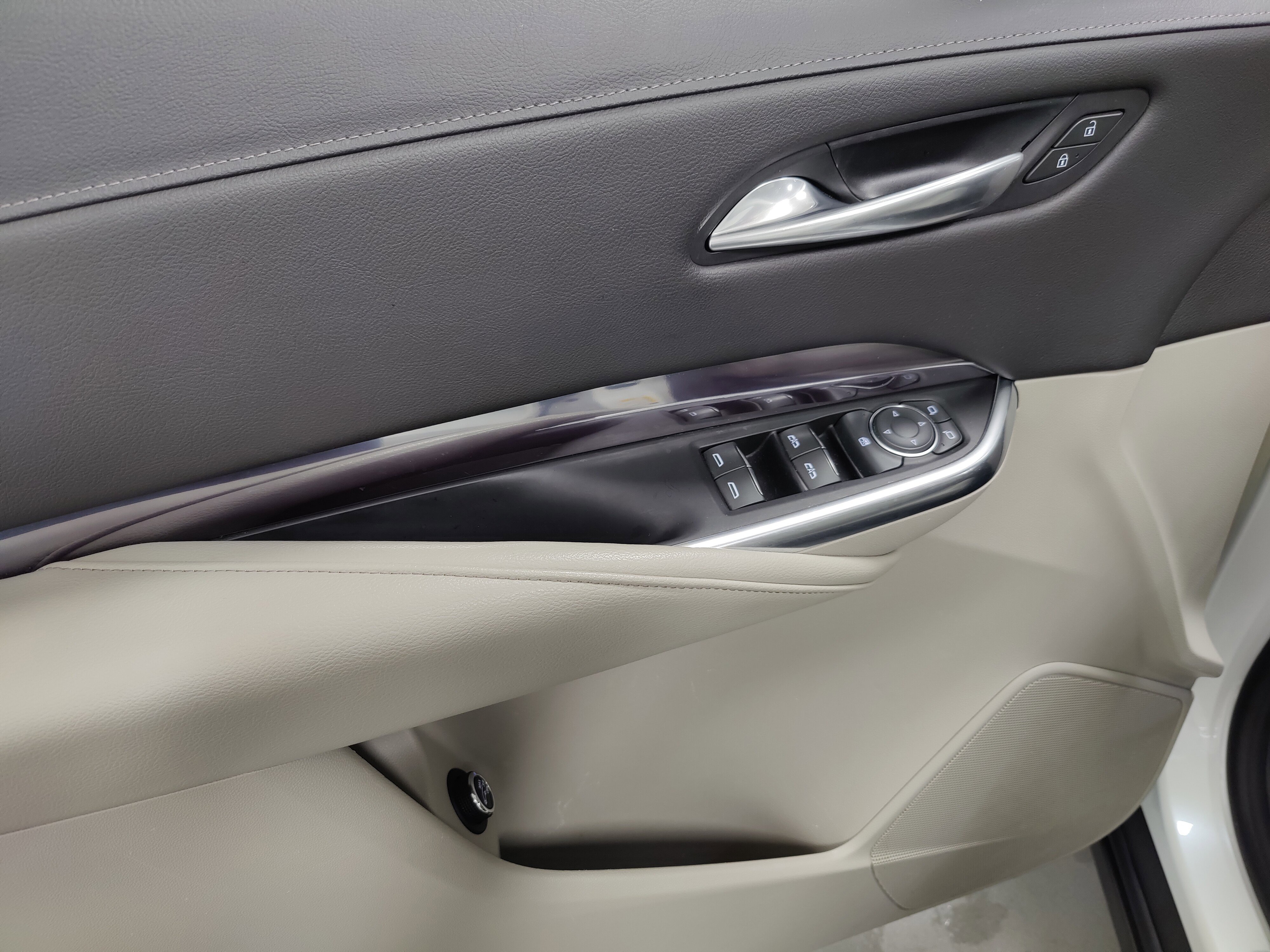 Used 2021 Cadillac XT4 Luxury w/ Cold Weather Package AWD/4WD image 26